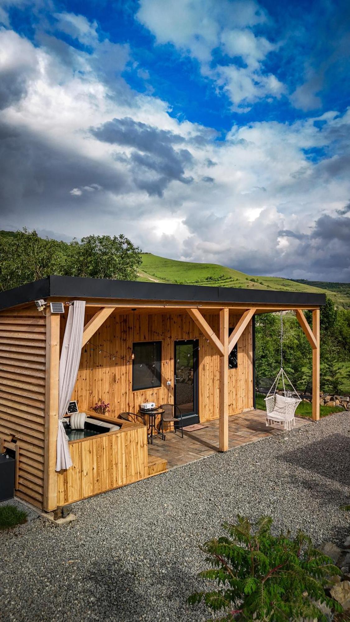 Kubiq Transalpina Villa Petresti Buitenkant foto