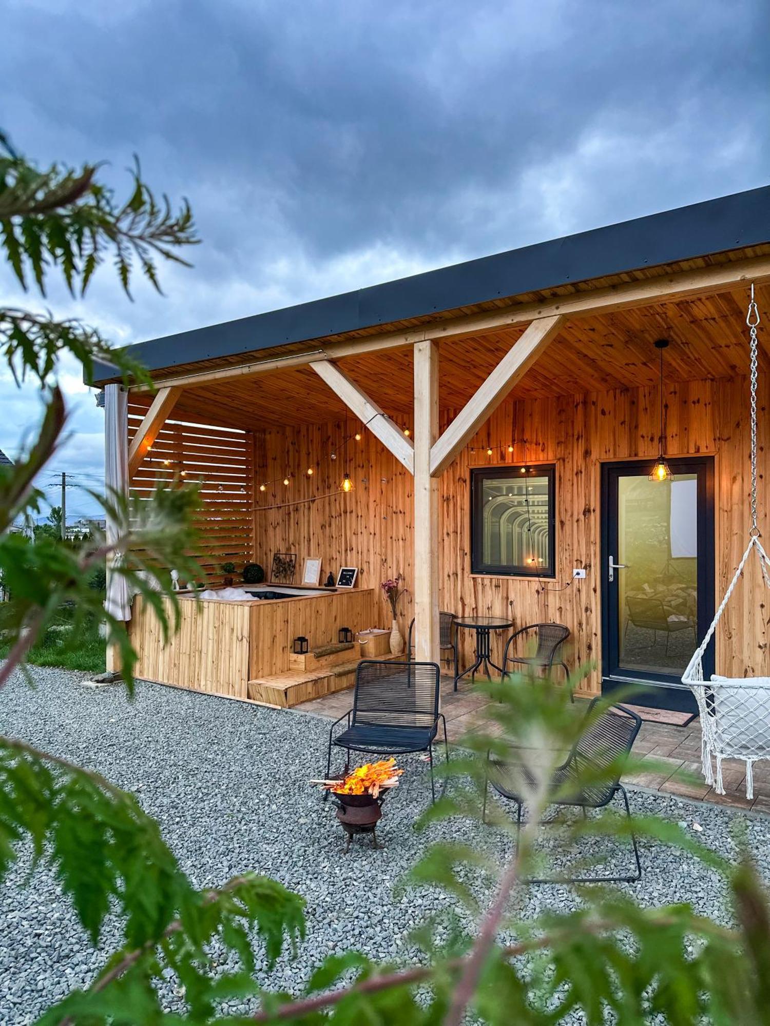 Kubiq Transalpina Villa Petresti Buitenkant foto