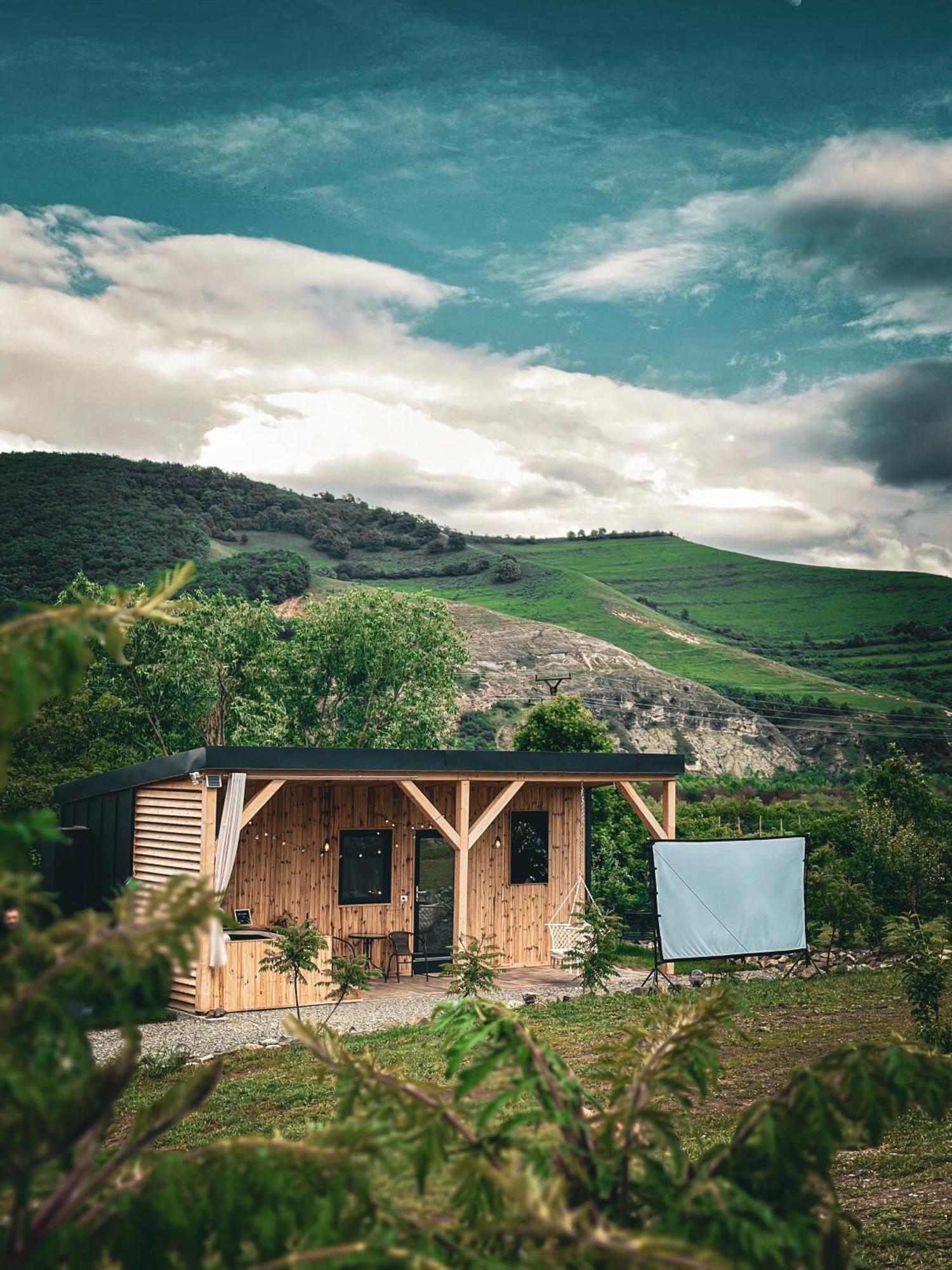 Kubiq Transalpina Villa Petresti Buitenkant foto